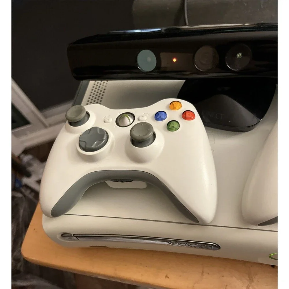 XBox 360 60GB White Bundle Controllers Kinect 2 Games AV Cable Tested